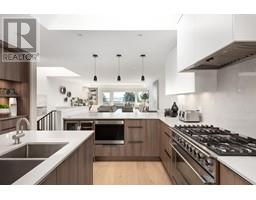 2526 MARINE DRIVE, West Vancouver, British Columbia