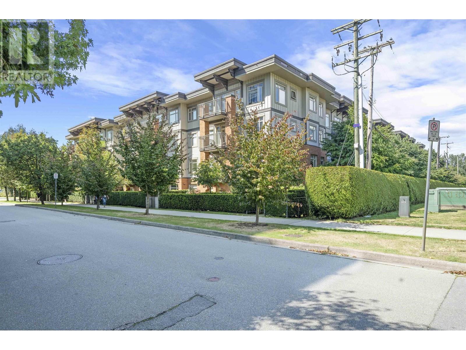 Listing Picture 2 of 31 : 322 2280 WESBROOK MALL, Vancouver / 溫哥華 - 魯藝地產 Yvonne Lu Group - MLS Medallion Club Member