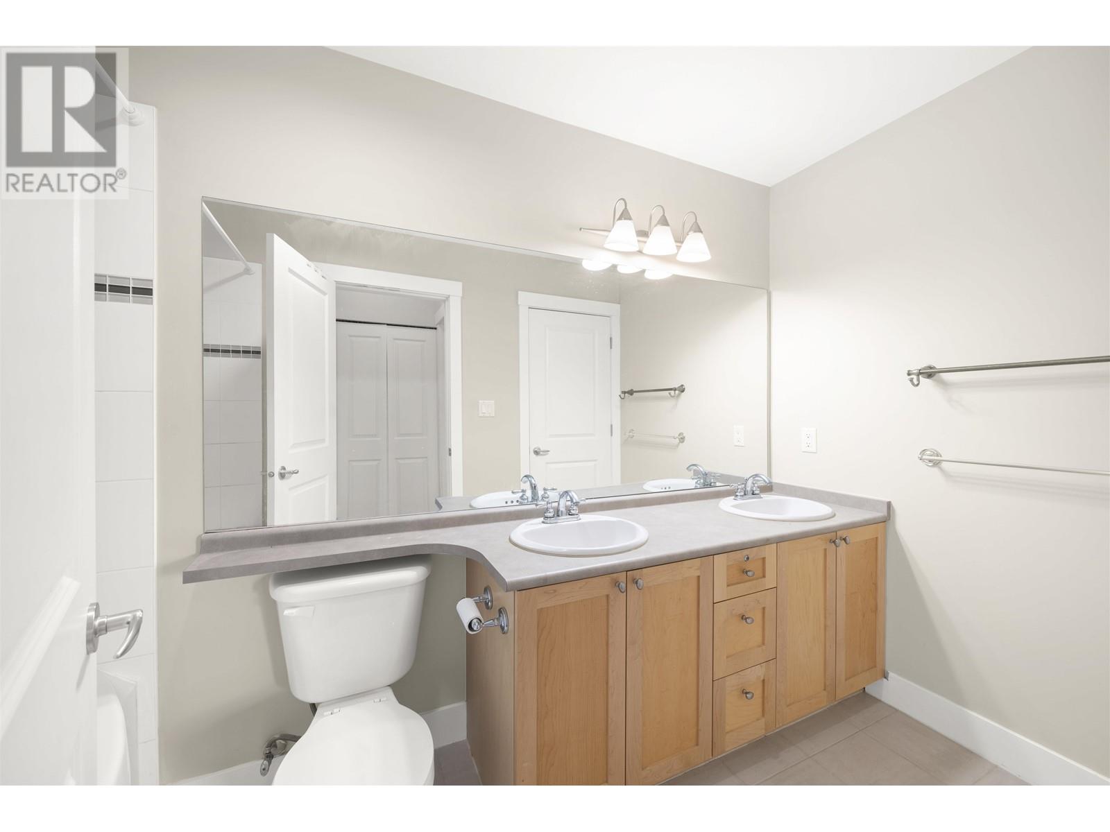 Listing Picture 20 of 31 : 322 2280 WESBROOK MALL, Vancouver / 溫哥華 - 魯藝地產 Yvonne Lu Group - MLS Medallion Club Member