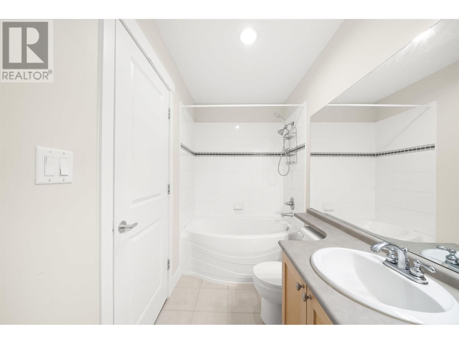 Listing Picture 21 of 31 : 322 2280 WESBROOK MALL, Vancouver / 溫哥華 - 魯藝地產 Yvonne Lu Group - MLS Medallion Club Member