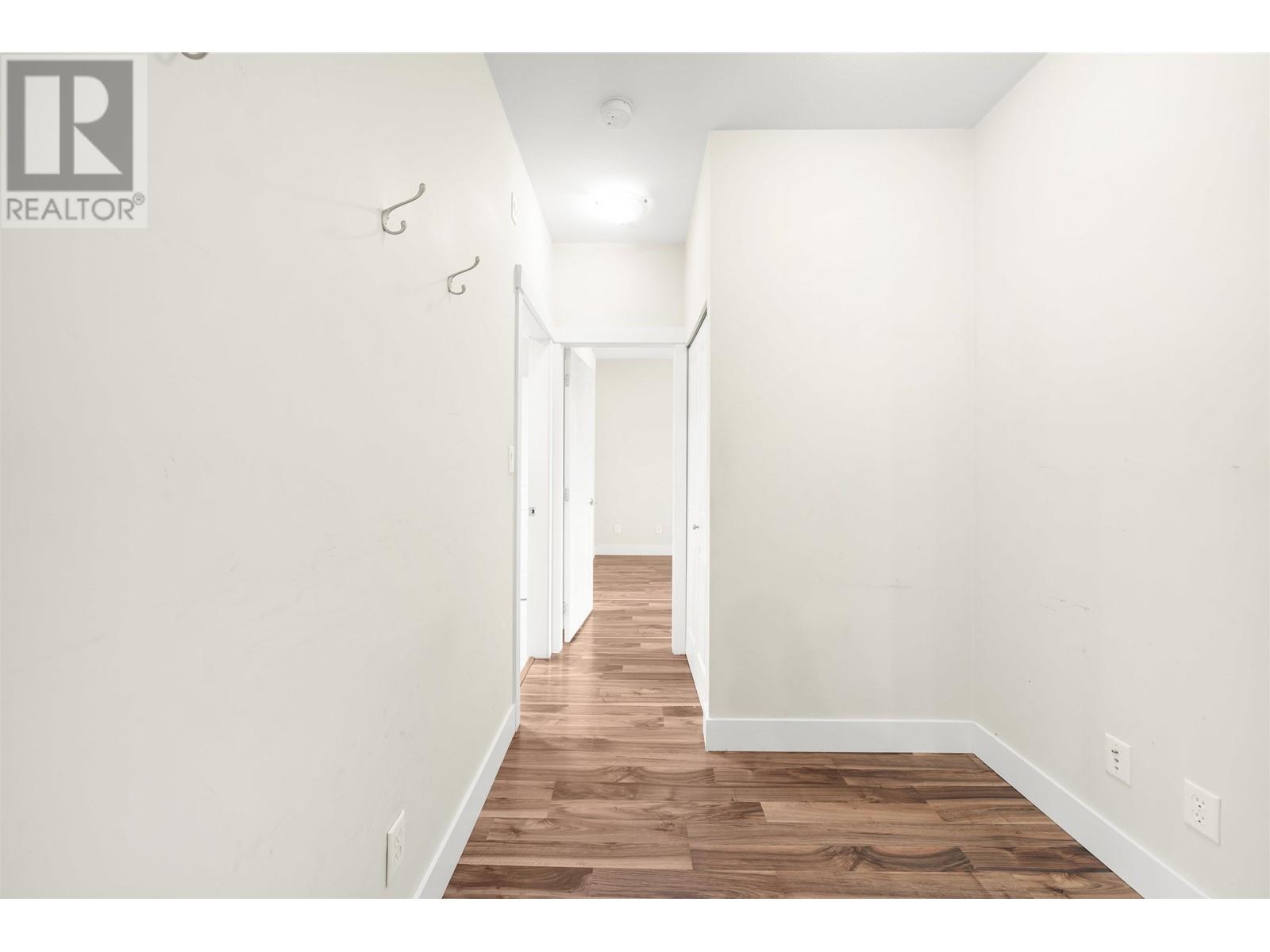 Listing Picture 3 of 31 : 322 2280 WESBROOK MALL, Vancouver / 溫哥華 - 魯藝地產 Yvonne Lu Group - MLS Medallion Club Member