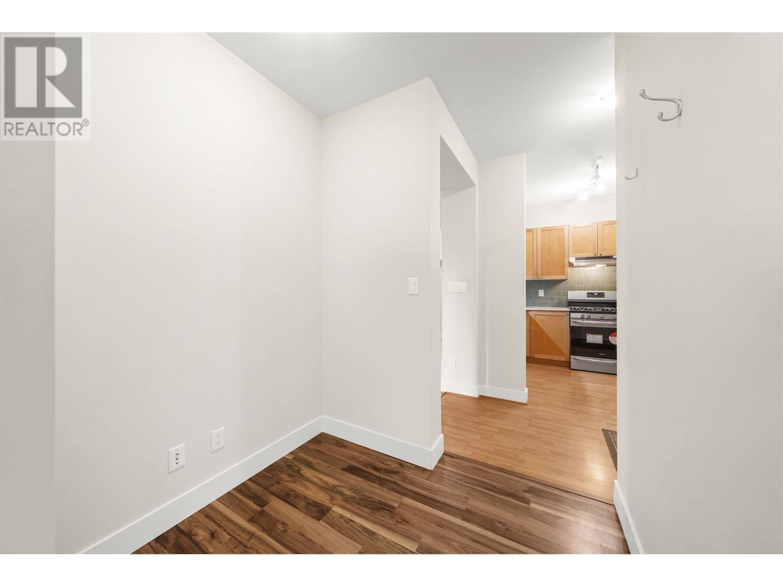 Listing Picture 4 of 31 : 322 2280 WESBROOK MALL, Vancouver / 溫哥華 - 魯藝地產 Yvonne Lu Group - MLS Medallion Club Member