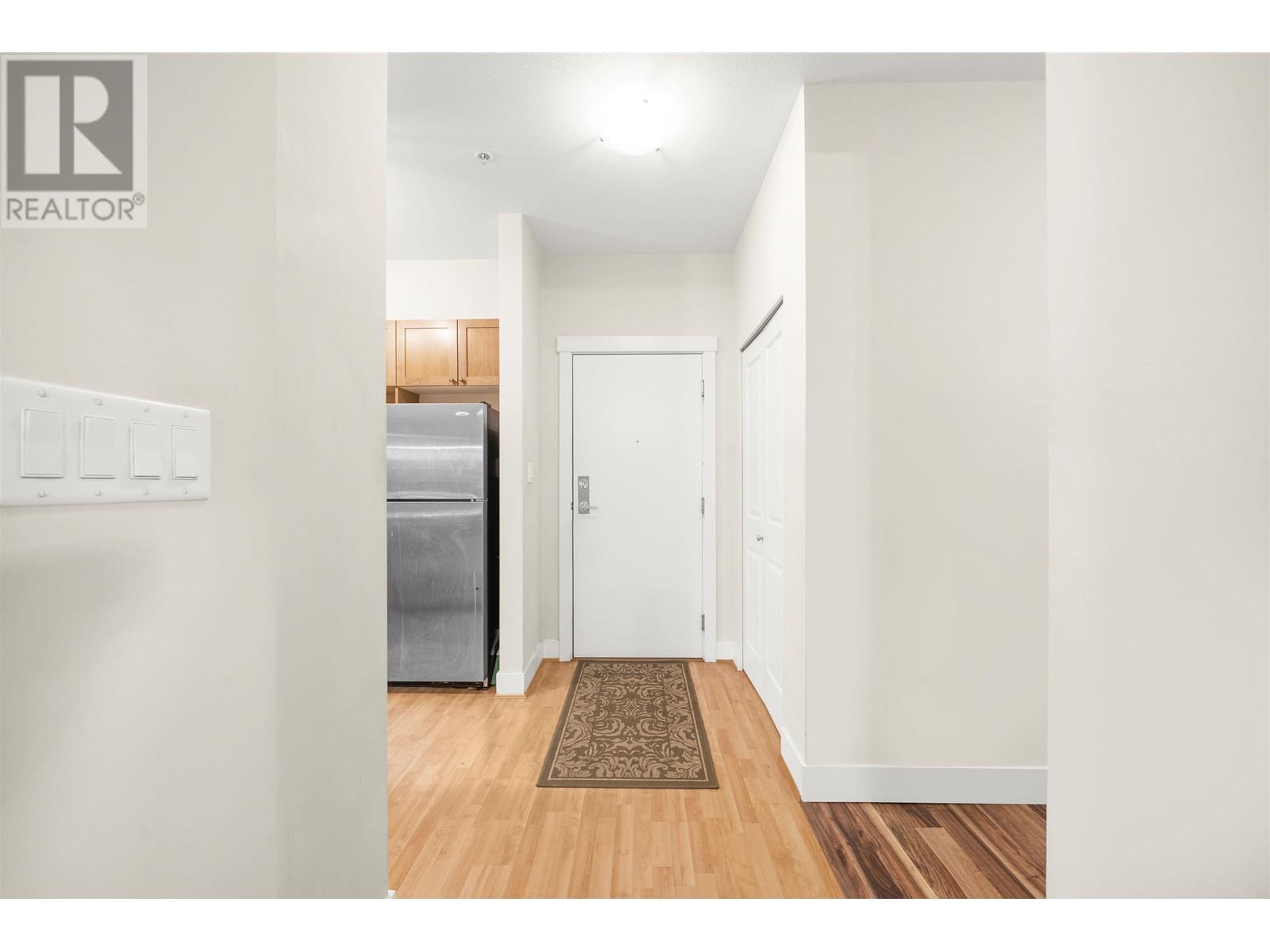 Listing Picture 6 of 31 : 322 2280 WESBROOK MALL, Vancouver / 溫哥華 - 魯藝地產 Yvonne Lu Group - MLS Medallion Club Member