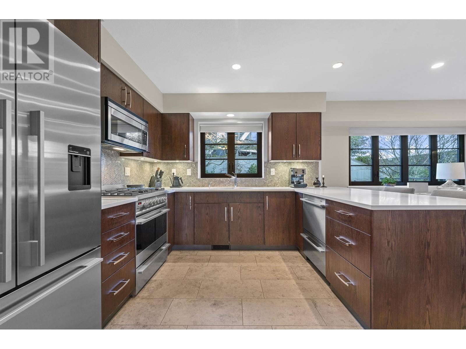 4780 Headland Court, West Vancouver, British Columbia V7W 3A5 - Photo 2 - R2958849