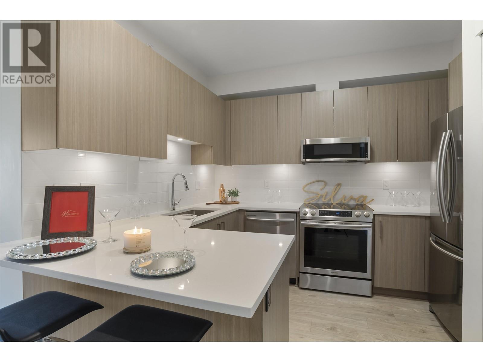 Ph 403 1633 Tatlow Avenue, North Vancouver, British Columbia  V7P 2Z8 - Photo 4 - R2956146