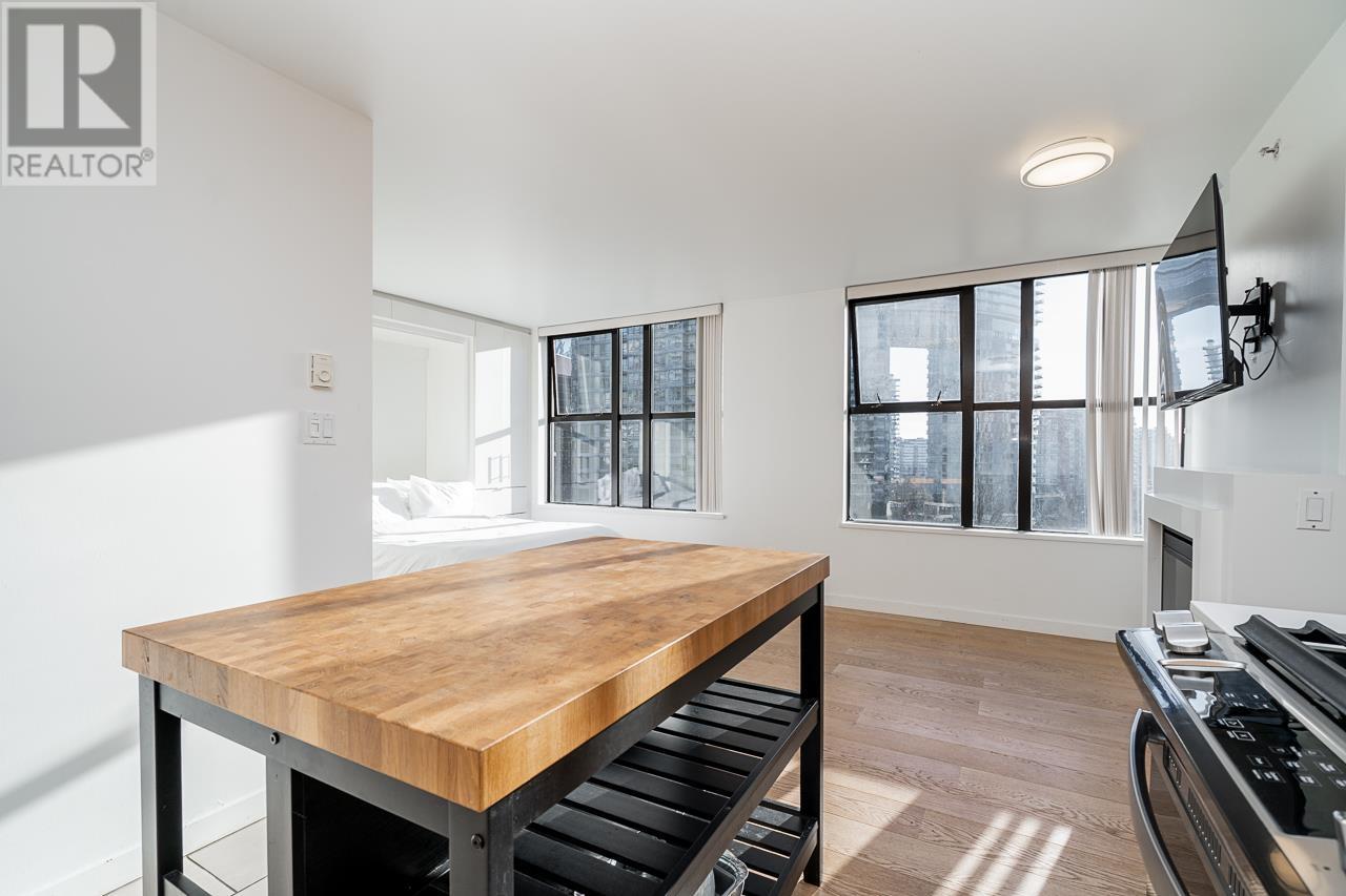 Listing Picture 4 of 30 : 704 989 BEATTY STREET, Vancouver / 溫哥華 - 魯藝地產 Yvonne Lu Group - MLS Medallion Club Member