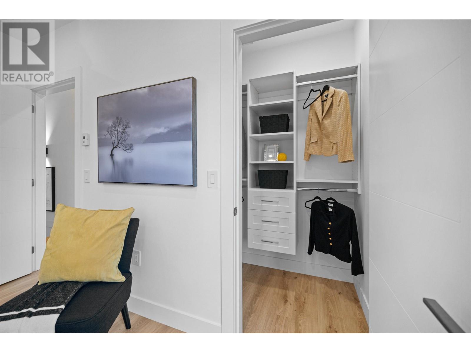 Listing Picture 13 of 27 : 1 3644 E 28TH AVENUE, Vancouver / 溫哥華 - 魯藝地產 Yvonne Lu Group - MLS Medallion Club Member