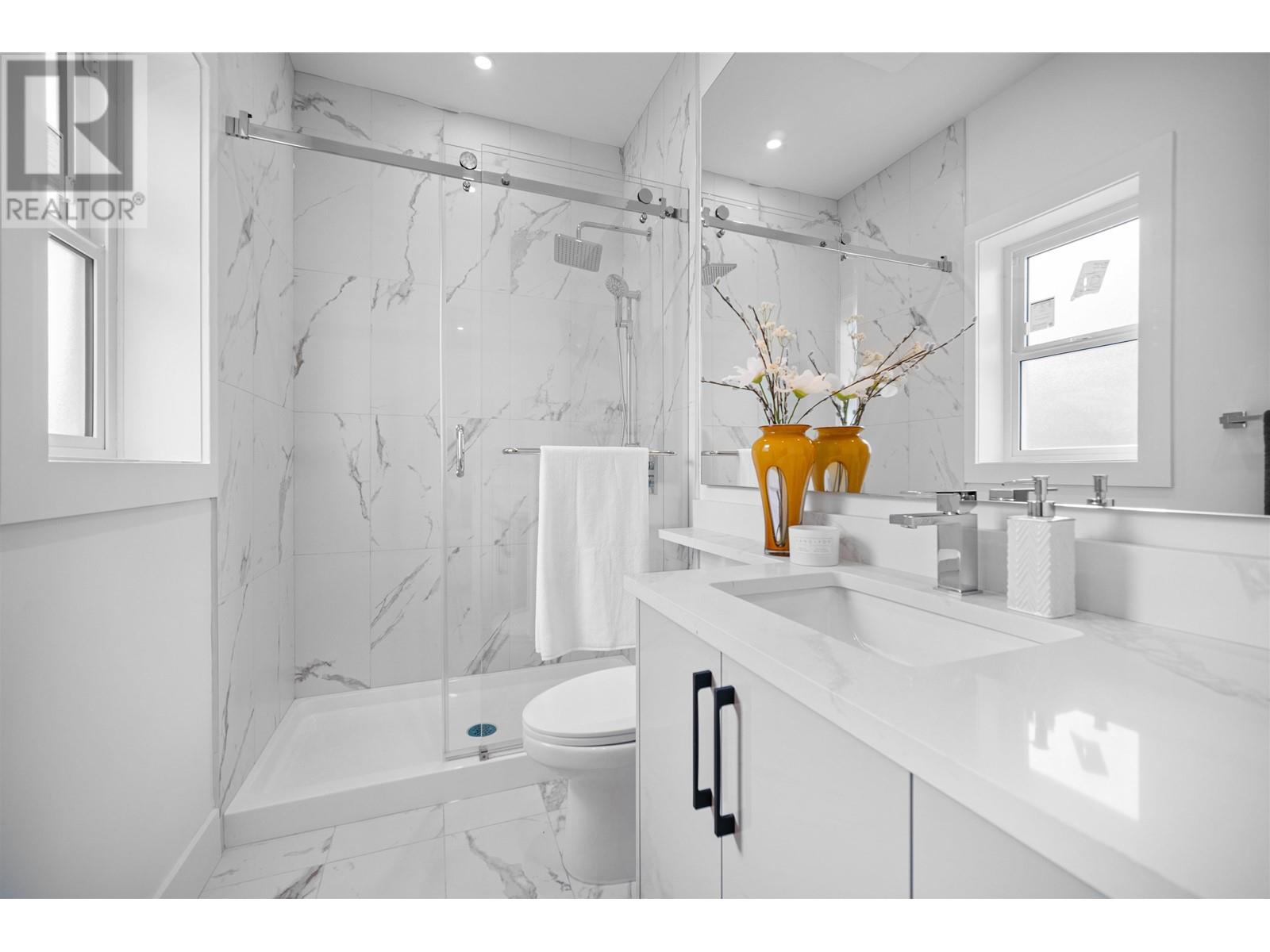 Listing Picture 16 of 27 : 1 3644 E 28TH AVENUE, Vancouver / 溫哥華 - 魯藝地產 Yvonne Lu Group - MLS Medallion Club Member