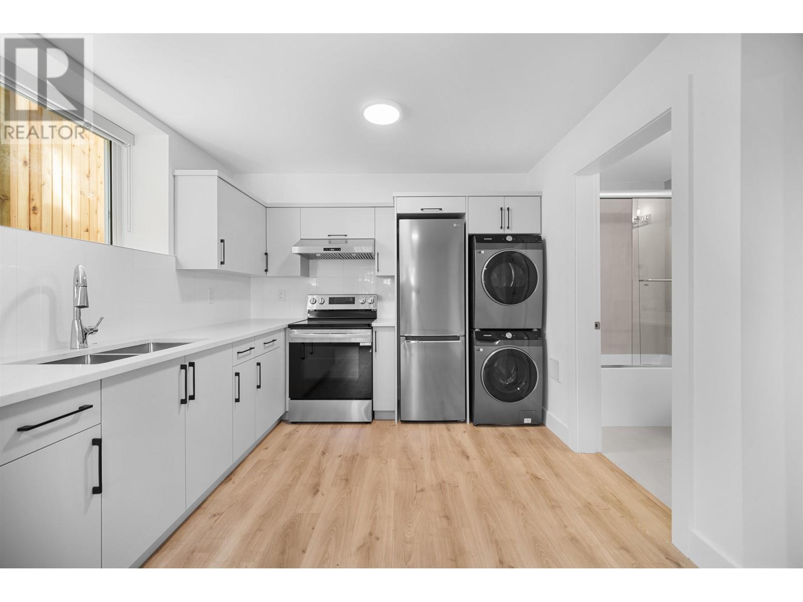 Listing Picture 22 of 27 : 1 3644 E 28TH AVENUE, Vancouver / 溫哥華 - 魯藝地產 Yvonne Lu Group - MLS Medallion Club Member