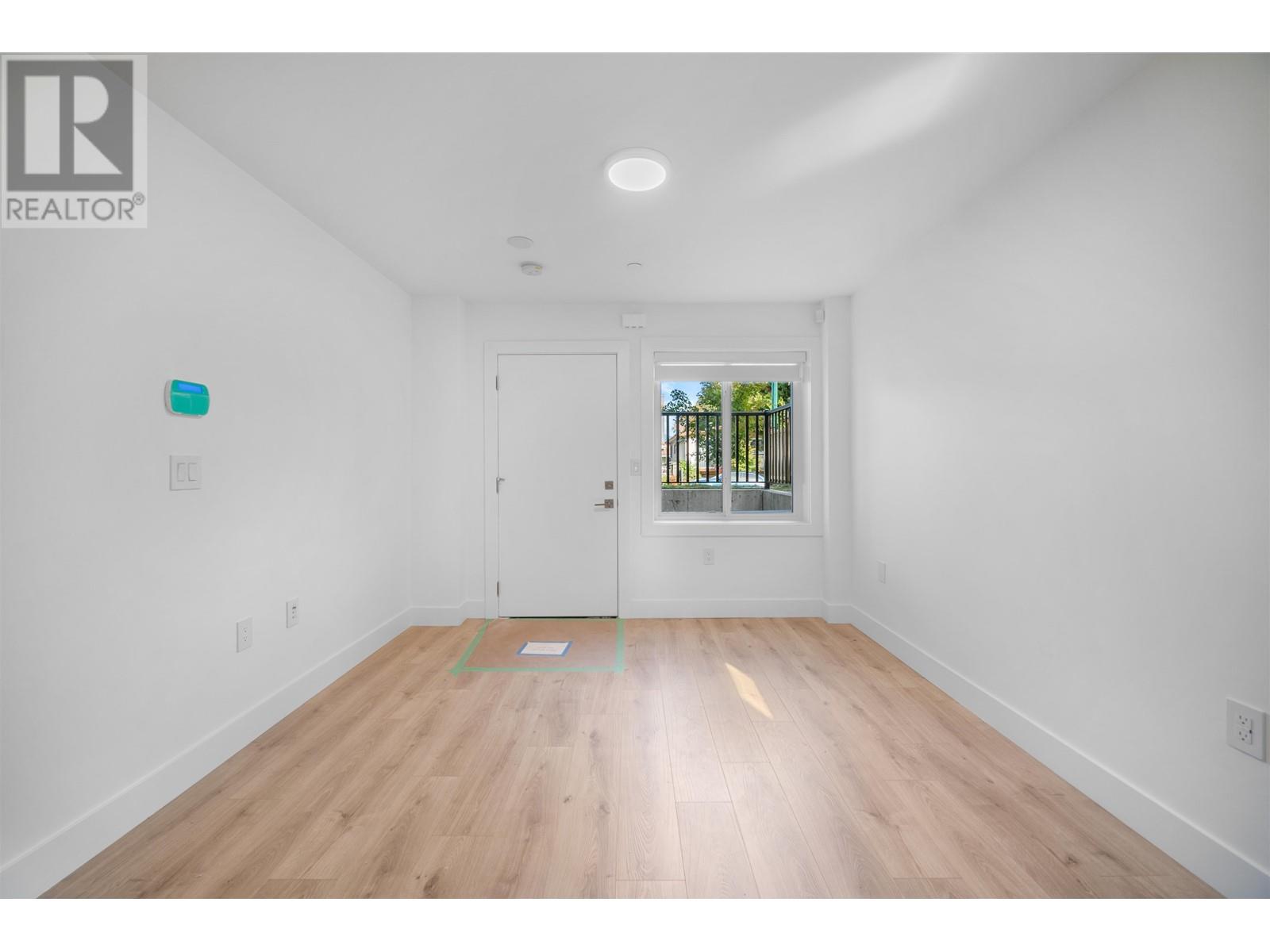 Listing Picture 23 of 27 : 1 3644 E 28TH AVENUE, Vancouver / 溫哥華 - 魯藝地產 Yvonne Lu Group - MLS Medallion Club Member