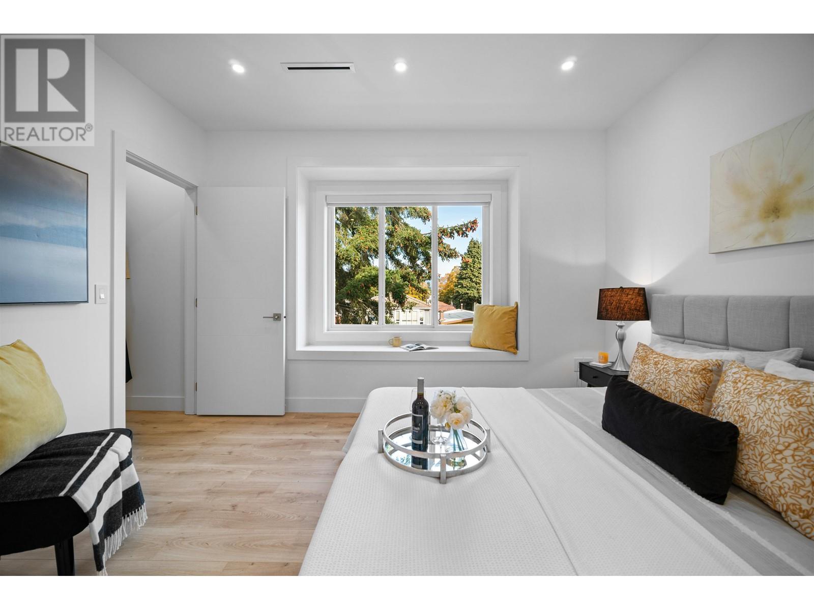 Listing Picture 14 of 27 : 1 3644 E 28TH AVENUE, Vancouver / 溫哥華 - 魯藝地產 Yvonne Lu Group - MLS Medallion Club Member