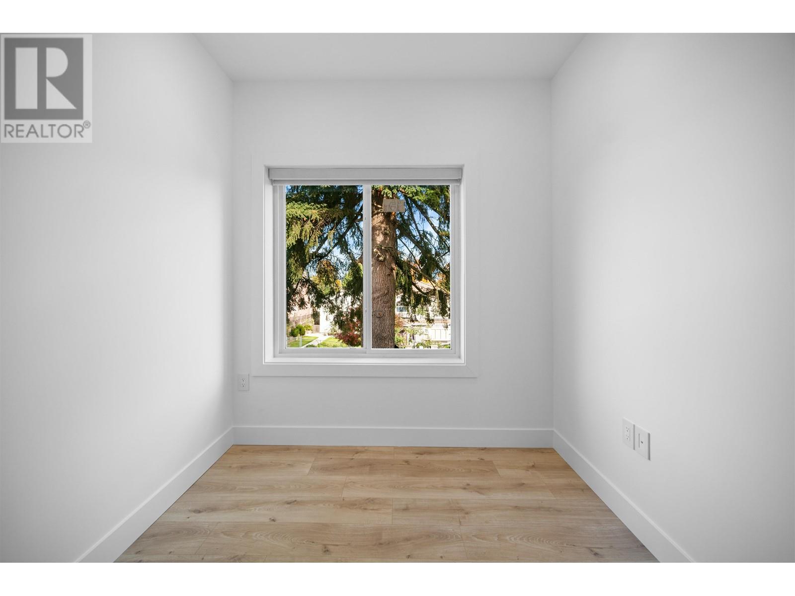 Listing Picture 12 of 27 : 1 3644 E 28TH AVENUE, Vancouver / 溫哥華 - 魯藝地產 Yvonne Lu Group - MLS Medallion Club Member