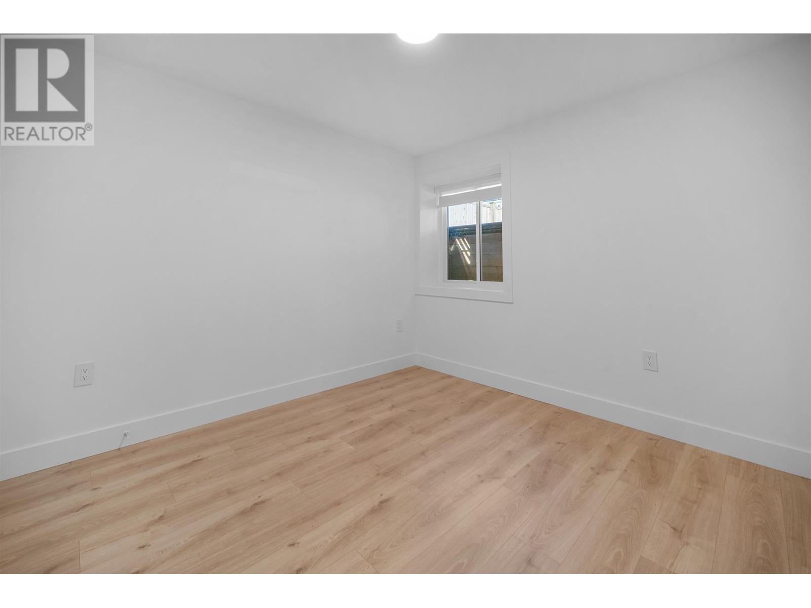 Listing Picture 25 of 27 : 1 3644 E 28TH AVENUE, Vancouver / 溫哥華 - 魯藝地產 Yvonne Lu Group - MLS Medallion Club Member