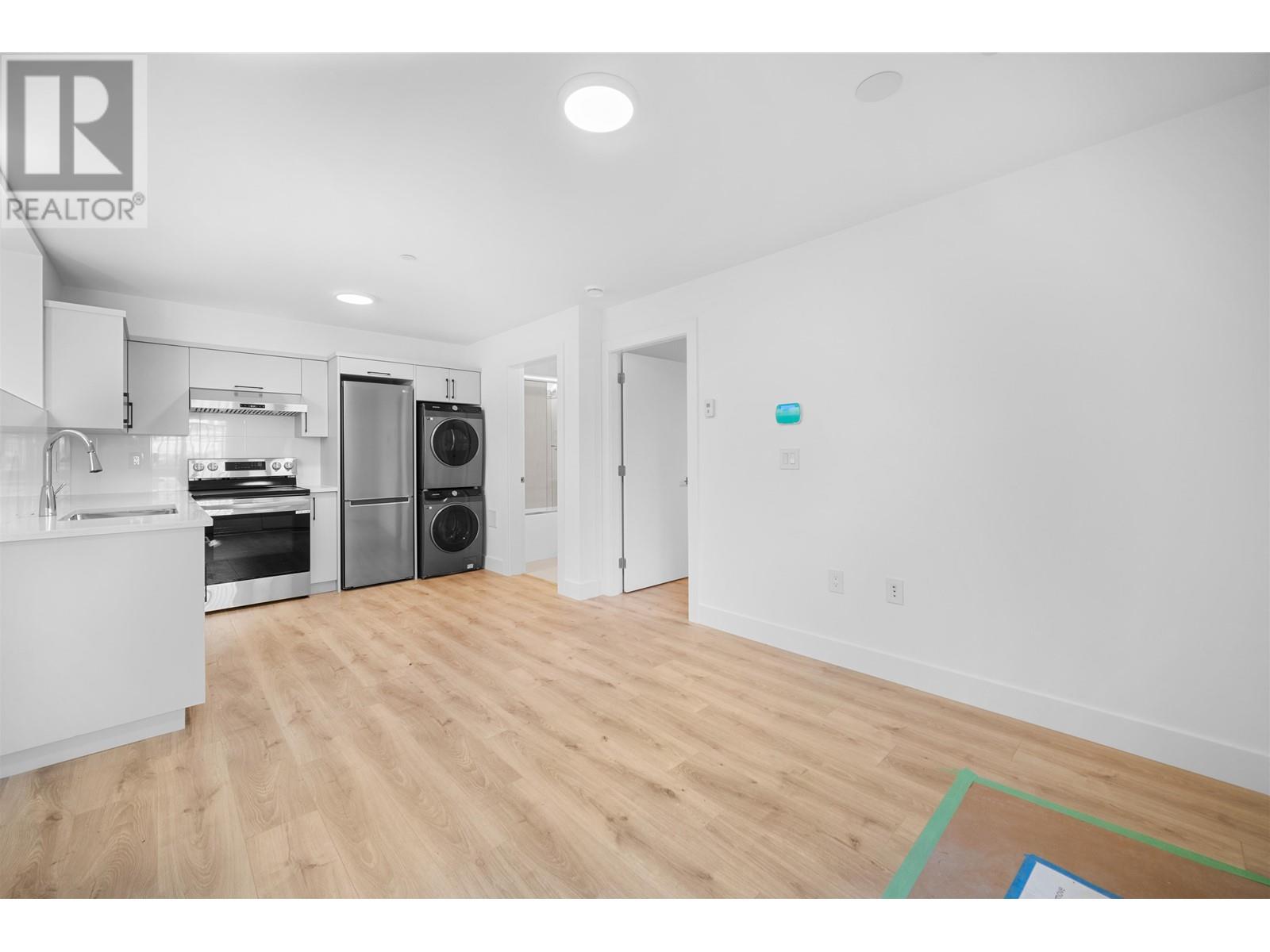 Listing Picture 21 of 27 : 1 3644 E 28TH AVENUE, Vancouver / 溫哥華 - 魯藝地產 Yvonne Lu Group - MLS Medallion Club Member