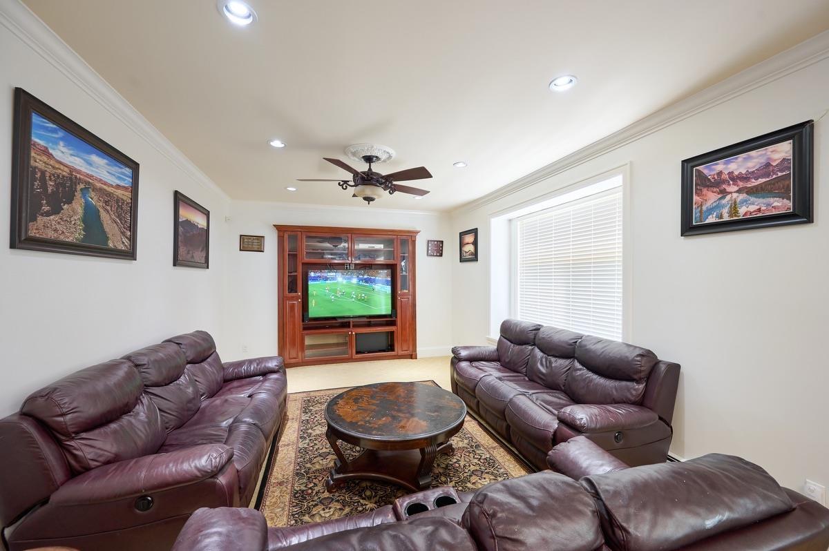 Property at 7599 144 STREET image 4