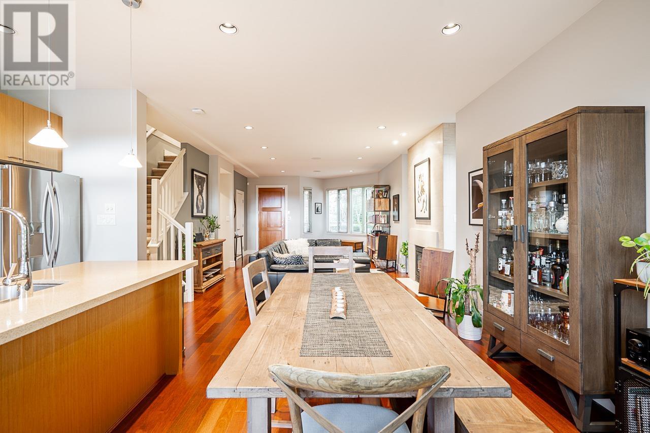 261 W 5th Street, North Vancouver, British Columbia  V7M 1J9 - Photo 1 - R2942107