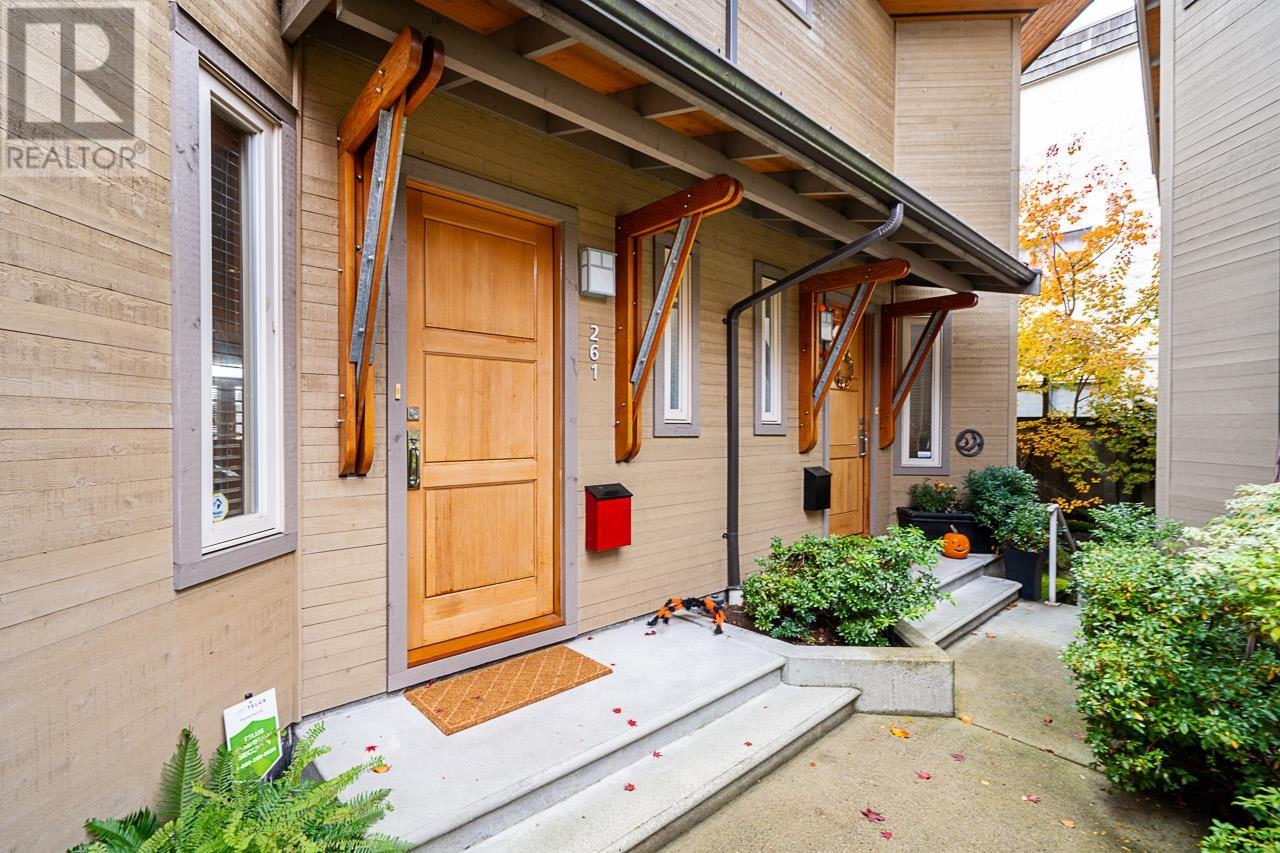 261 W 5th Street, North Vancouver, British Columbia  V7M 1J9 - Photo 3 - R2942107