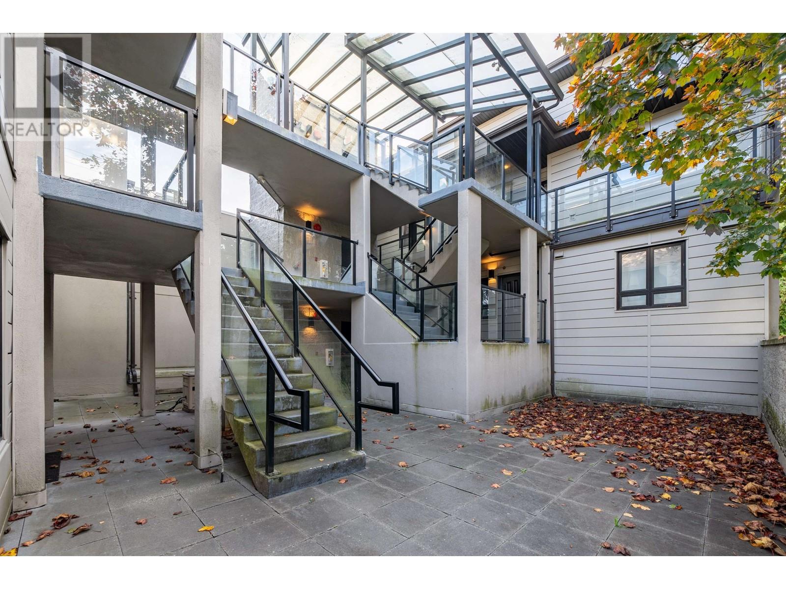 Listing Picture 18 of 19 : 104 3788 W 10TH AVENUE, Vancouver / 溫哥華 - 魯藝地產 Yvonne Lu Group - MLS Medallion Club Member