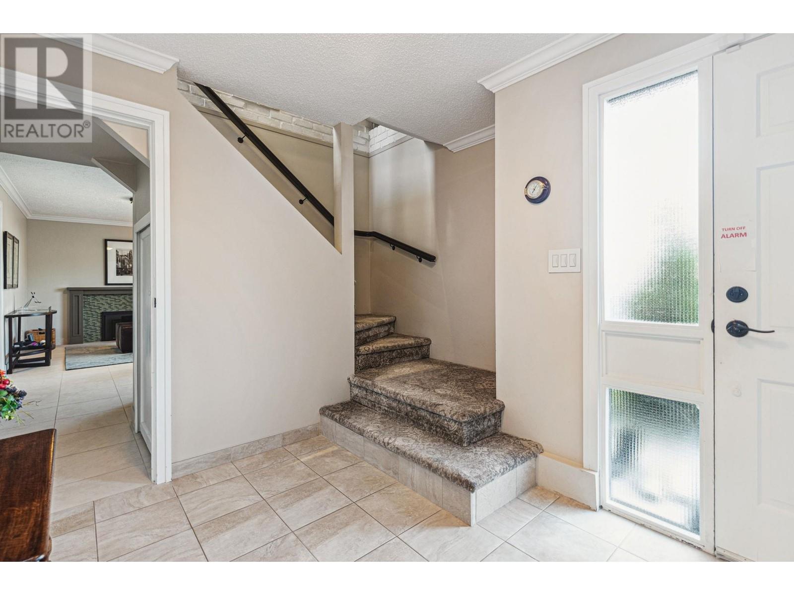 Listing Picture 3 of 40 : 4900 MARIPOSA COURT, Richmond / 烈治文 - 魯藝地產 Yvonne Lu Group - MLS Medallion Club Member