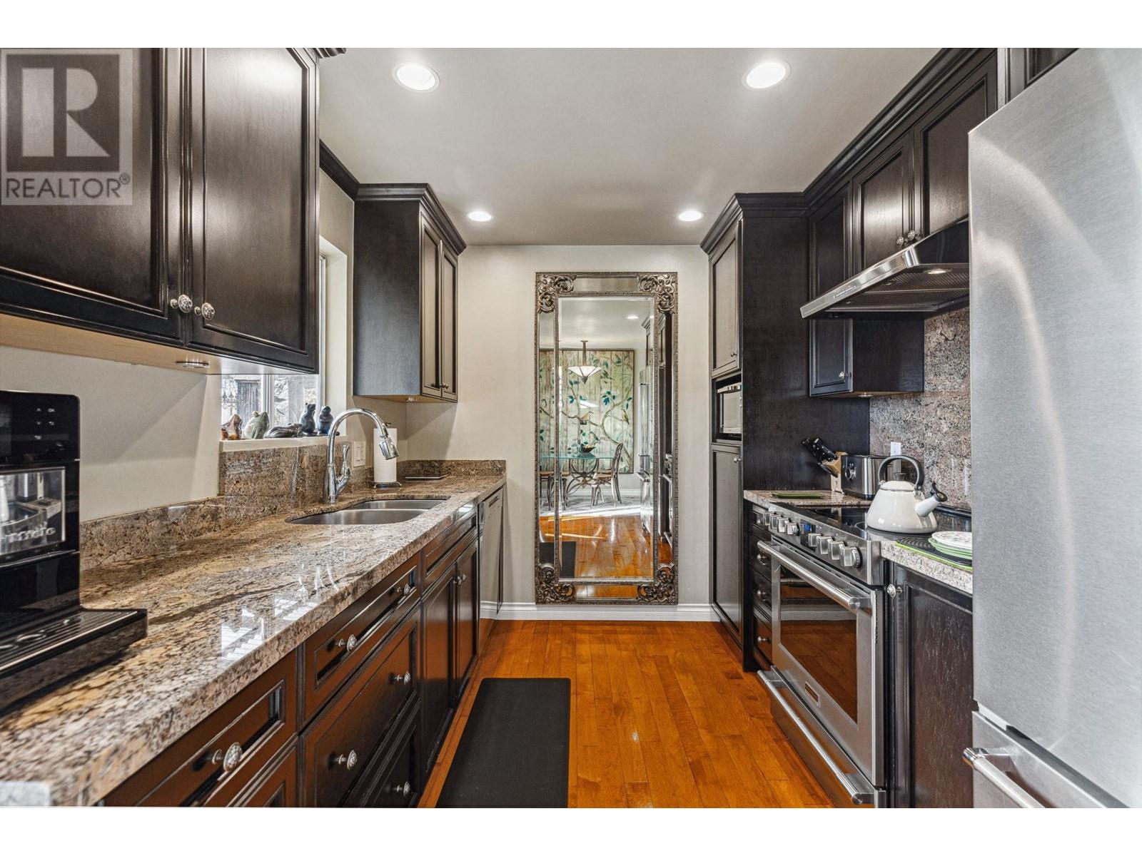 Listing Picture 21 of 40 : 4900 MARIPOSA COURT, Richmond / 烈治文 - 魯藝地產 Yvonne Lu Group - MLS Medallion Club Member