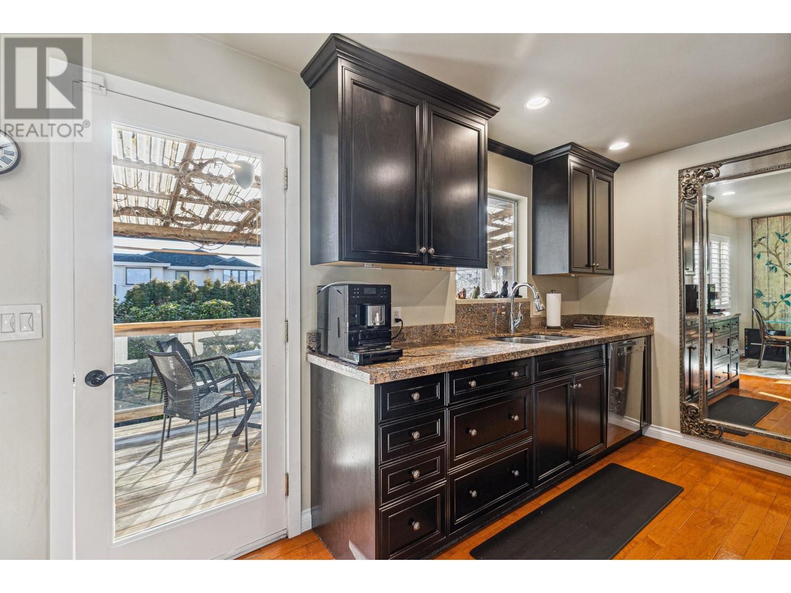 Listing Picture 20 of 40 : 4900 MARIPOSA COURT, Richmond / 烈治文 - 魯藝地產 Yvonne Lu Group - MLS Medallion Club Member