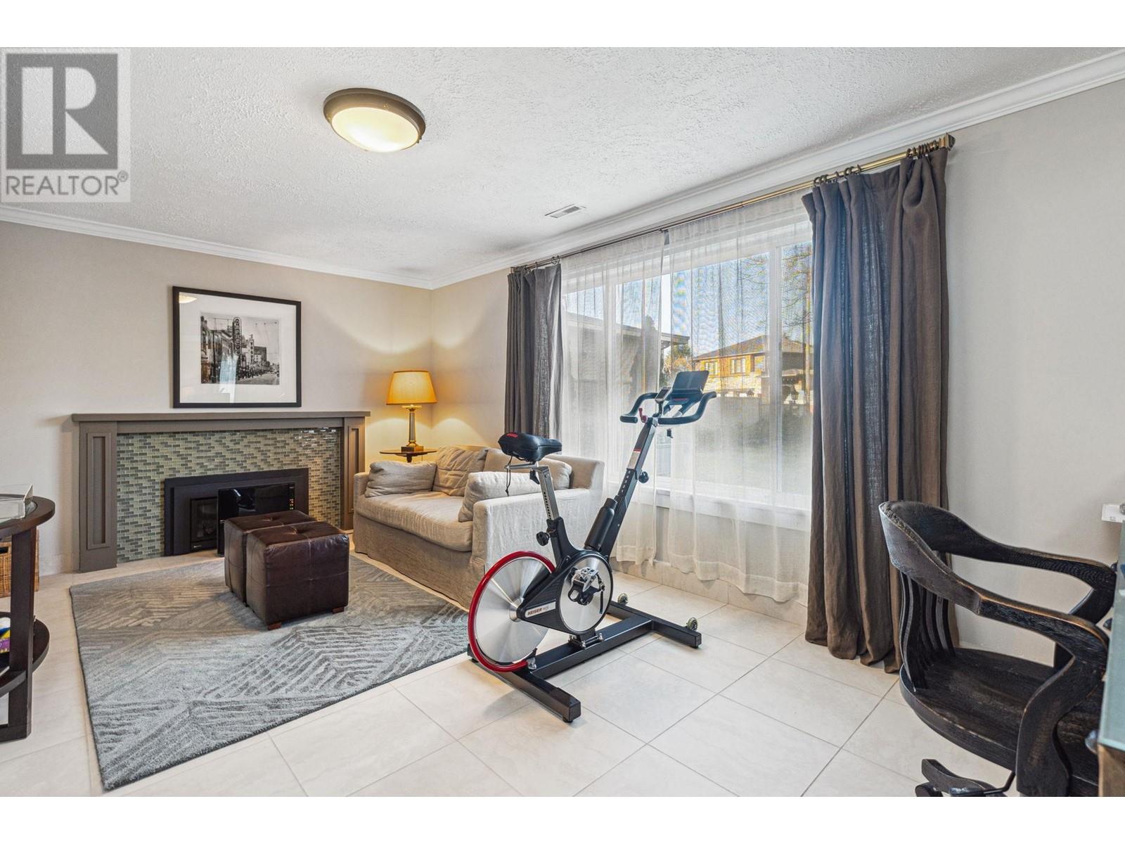 Listing Picture 4 of 40 : 4900 MARIPOSA COURT, Richmond / 烈治文 - 魯藝地產 Yvonne Lu Group - MLS Medallion Club Member