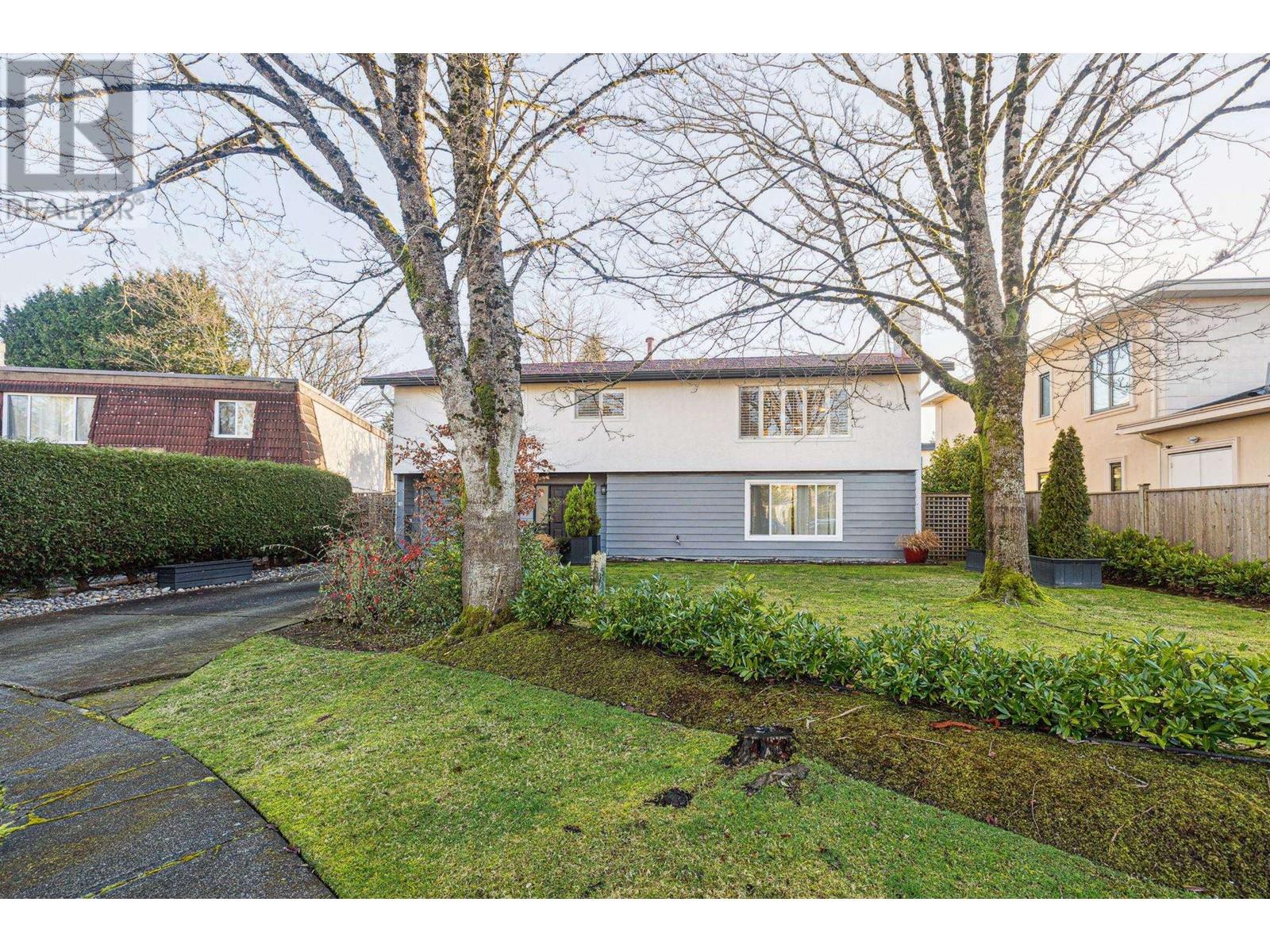 Listing Picture 2 of 40 : 4900 MARIPOSA COURT, Richmond / 烈治文 - 魯藝地產 Yvonne Lu Group - MLS Medallion Club Member