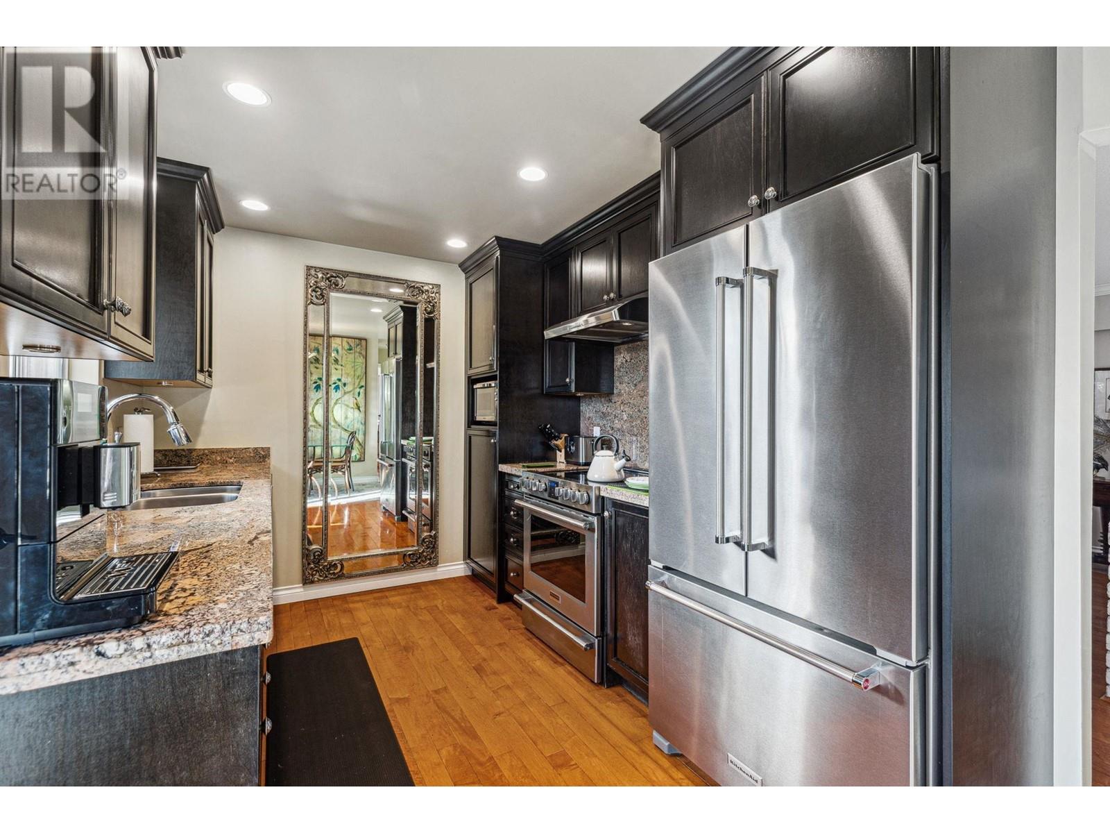 Listing Picture 22 of 40 : 4900 MARIPOSA COURT, Richmond / 烈治文 - 魯藝地產 Yvonne Lu Group - MLS Medallion Club Member