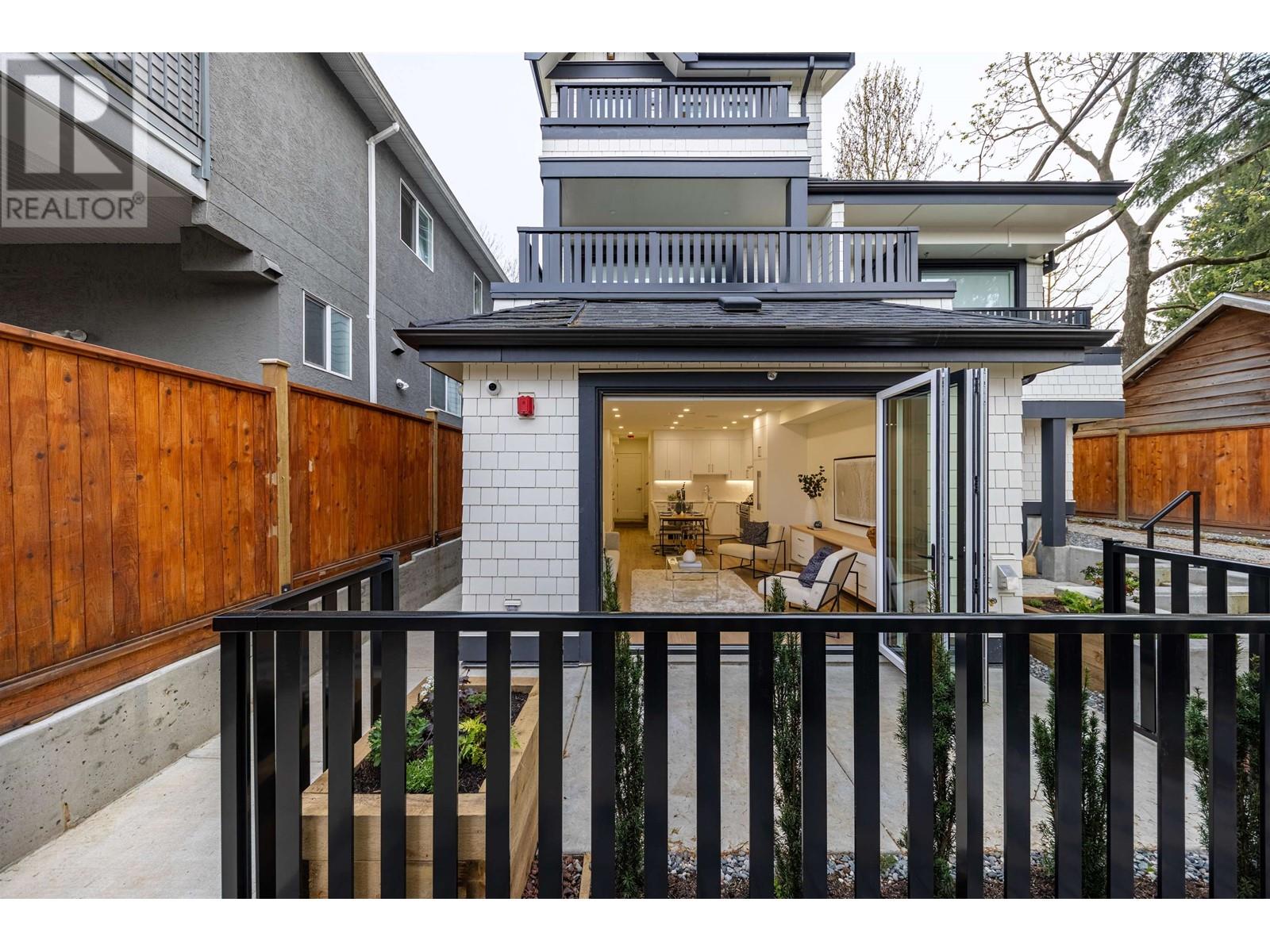 1125 E 15th Avenue, Vancouver, British Columbia  V5T 2S7 - Photo 1 - R2949712