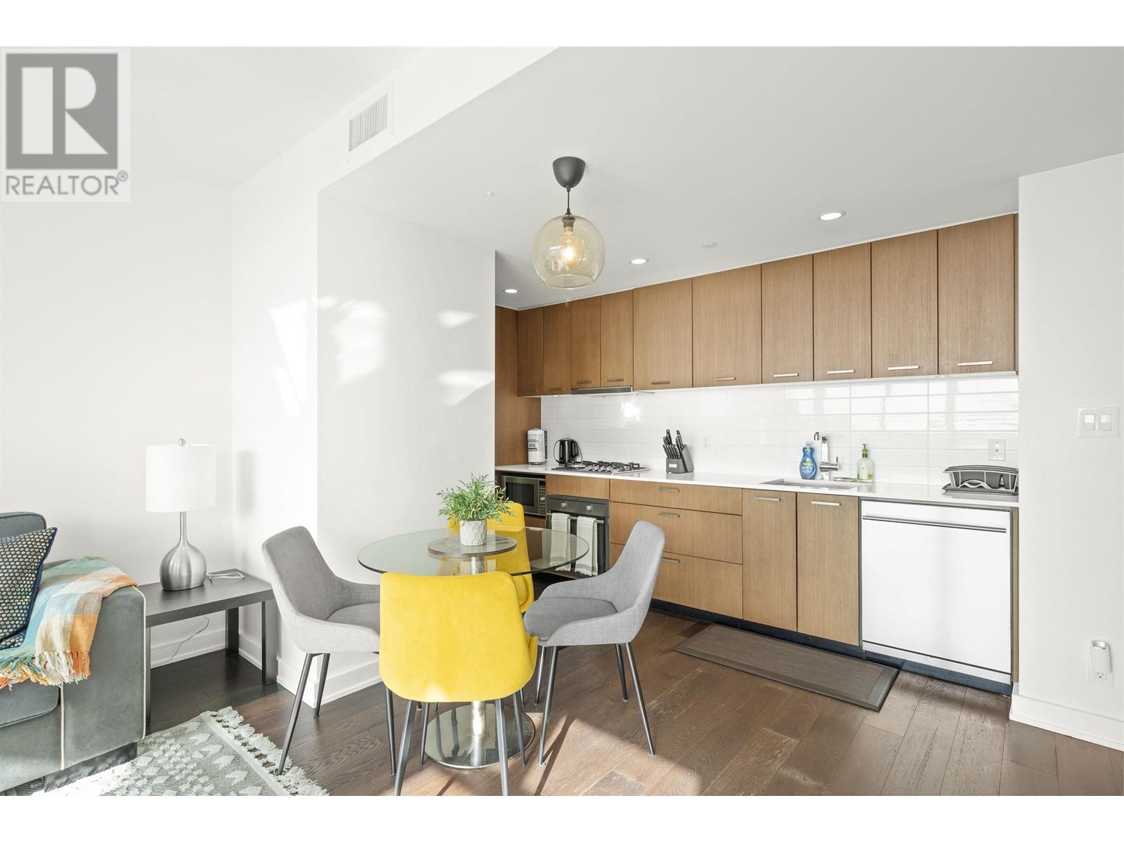 Listing Picture 5 of 11 : 2306 1372 SEYMOUR STREET, Vancouver / 溫哥華 - 魯藝地產 Yvonne Lu Group - MLS Medallion Club Member