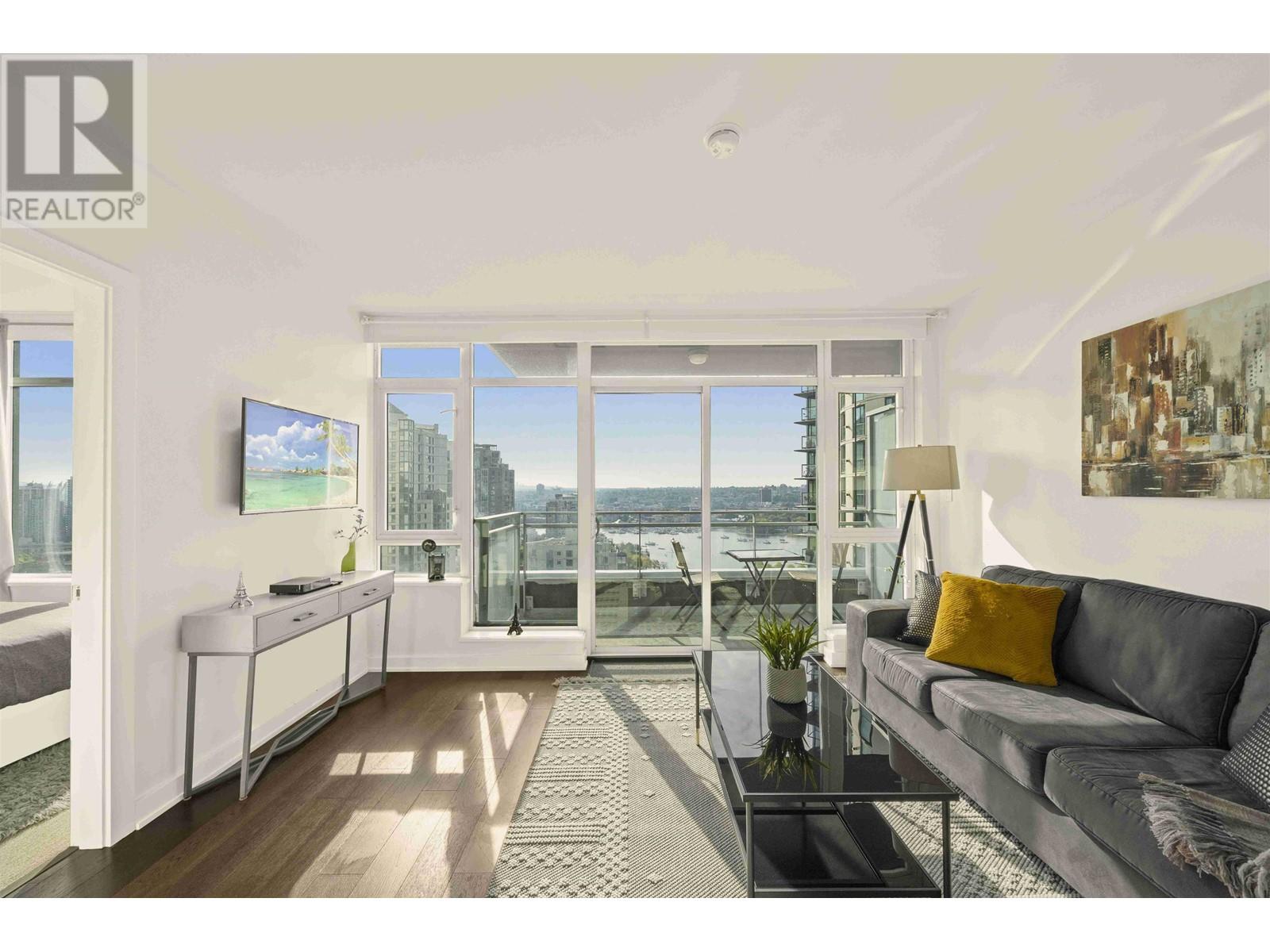 Listing Picture 2 of 11 : 2306 1372 SEYMOUR STREET, Vancouver / 溫哥華 - 魯藝地產 Yvonne Lu Group - MLS Medallion Club Member