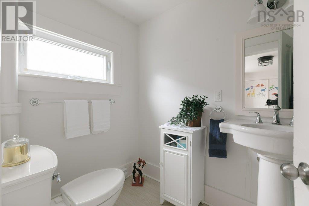 43 Queen Street, Chester, Nova Scotia  B0J 1J0 - Photo 12 - 202501376