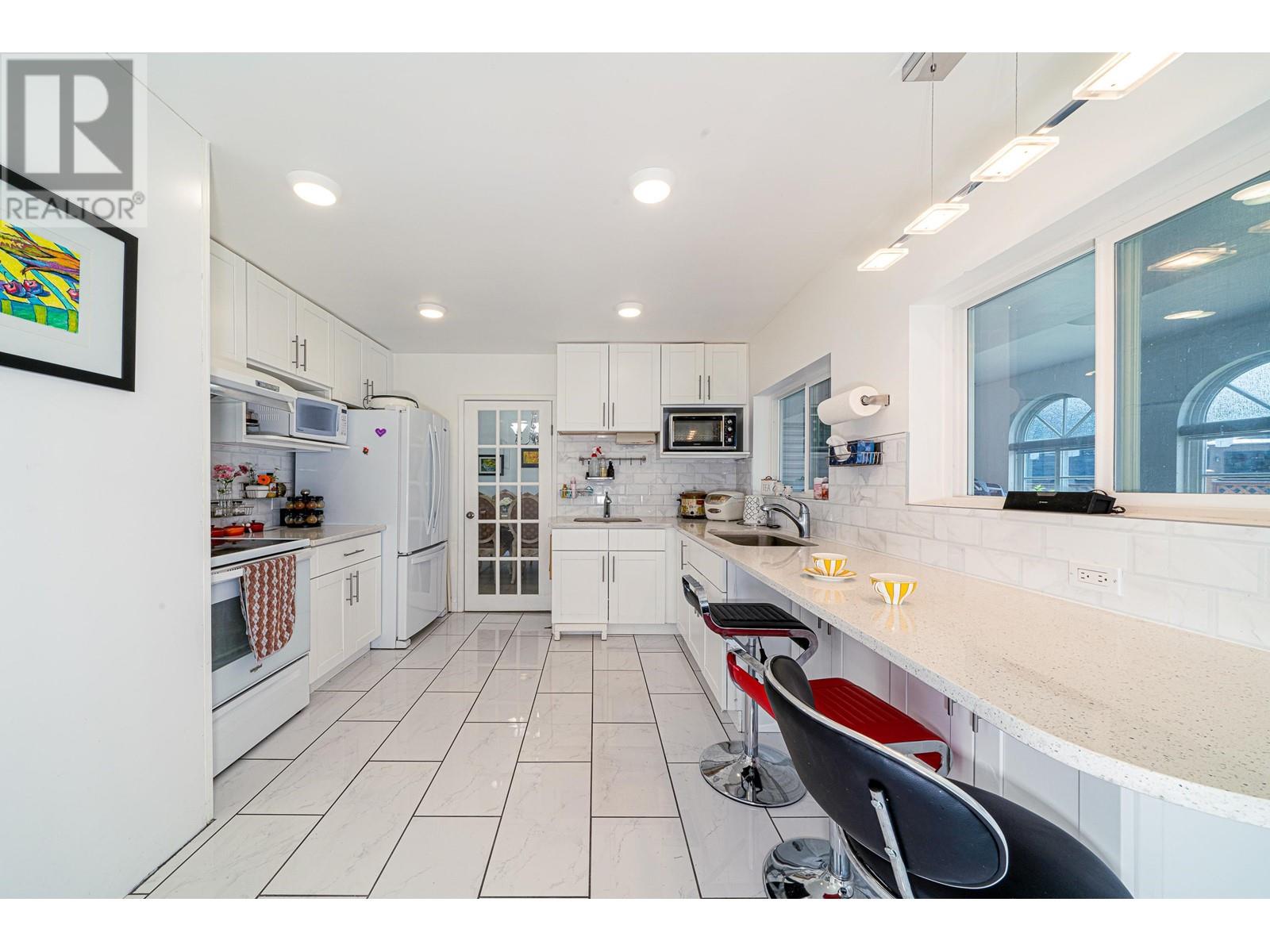 Listing Picture 17 of 39 : 4194 CHERRYWOOD CRESCENT, Burnaby / 本拿比 - 魯藝地產 Yvonne Lu Group - MLS Medallion Club Member