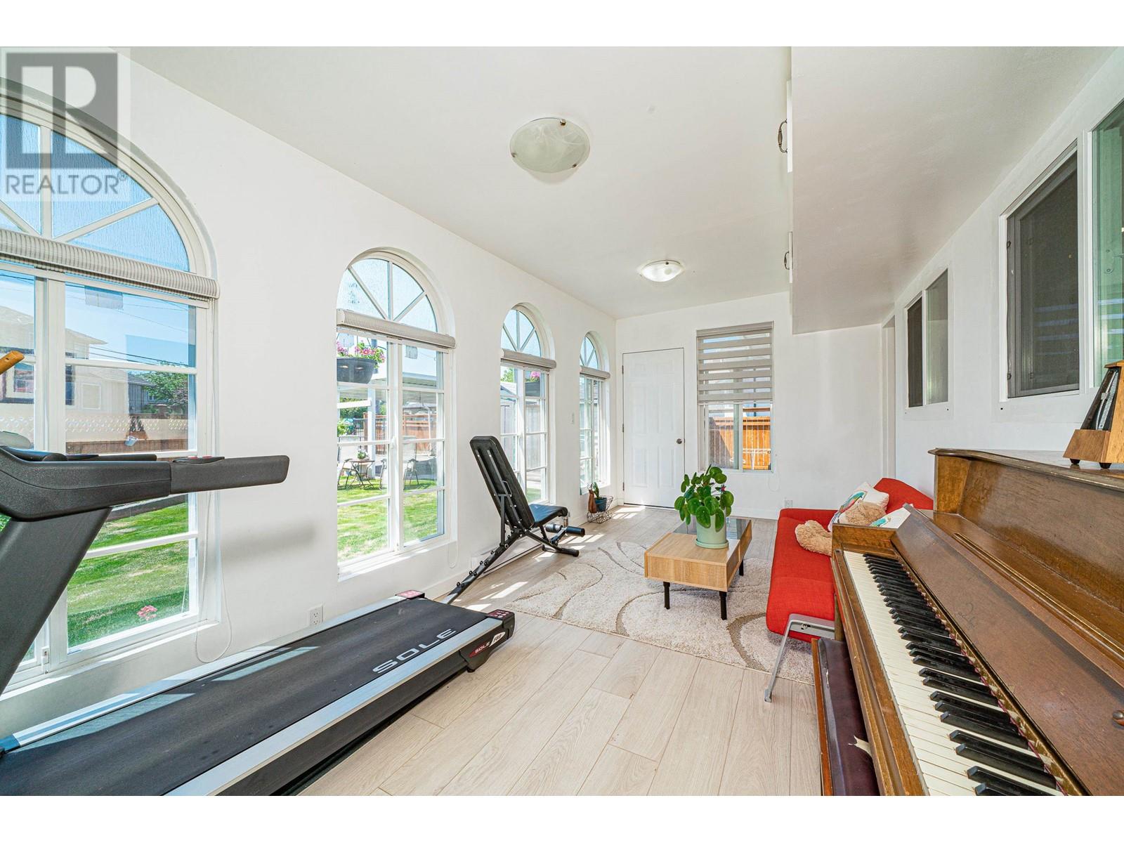 Listing Picture 22 of 39 : 4194 CHERRYWOOD CRESCENT, Burnaby / 本拿比 - 魯藝地產 Yvonne Lu Group - MLS Medallion Club Member