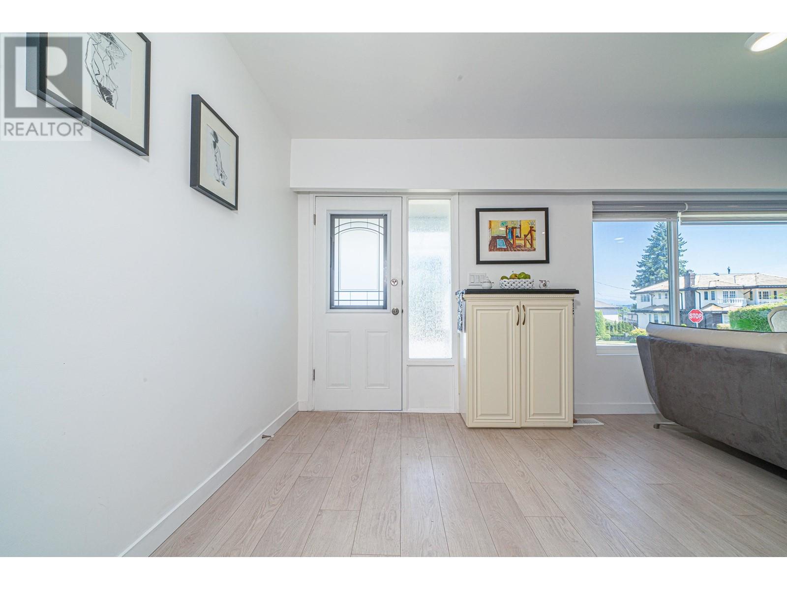Listing Picture 9 of 39 : 4194 CHERRYWOOD CRESCENT, Burnaby / 本拿比 - 魯藝地產 Yvonne Lu Group - MLS Medallion Club Member