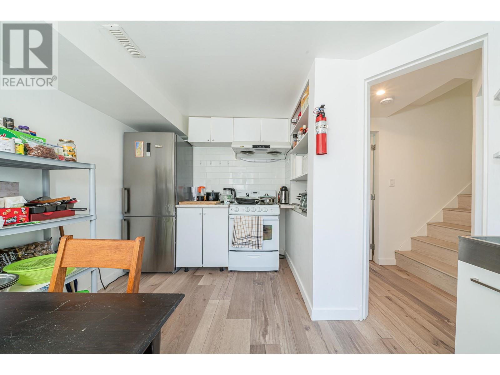 Listing Picture 33 of 39 : 4194 CHERRYWOOD CRESCENT, Burnaby / 本拿比 - 魯藝地產 Yvonne Lu Group - MLS Medallion Club Member