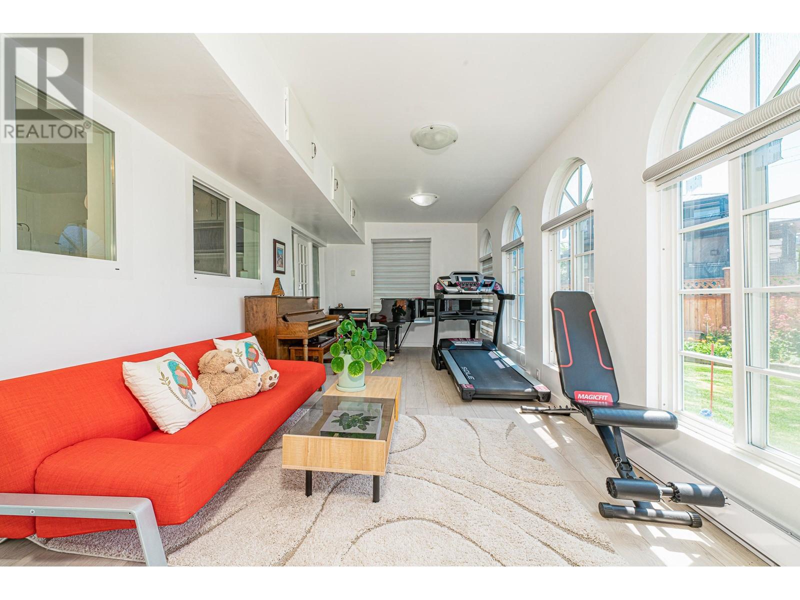 Listing Picture 21 of 39 : 4194 CHERRYWOOD CRESCENT, Burnaby / 本拿比 - 魯藝地產 Yvonne Lu Group - MLS Medallion Club Member