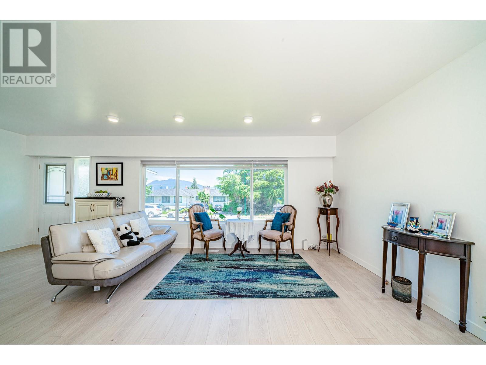Listing Picture 11 of 39 : 4194 CHERRYWOOD CRESCENT, Burnaby / 本拿比 - 魯藝地產 Yvonne Lu Group - MLS Medallion Club Member