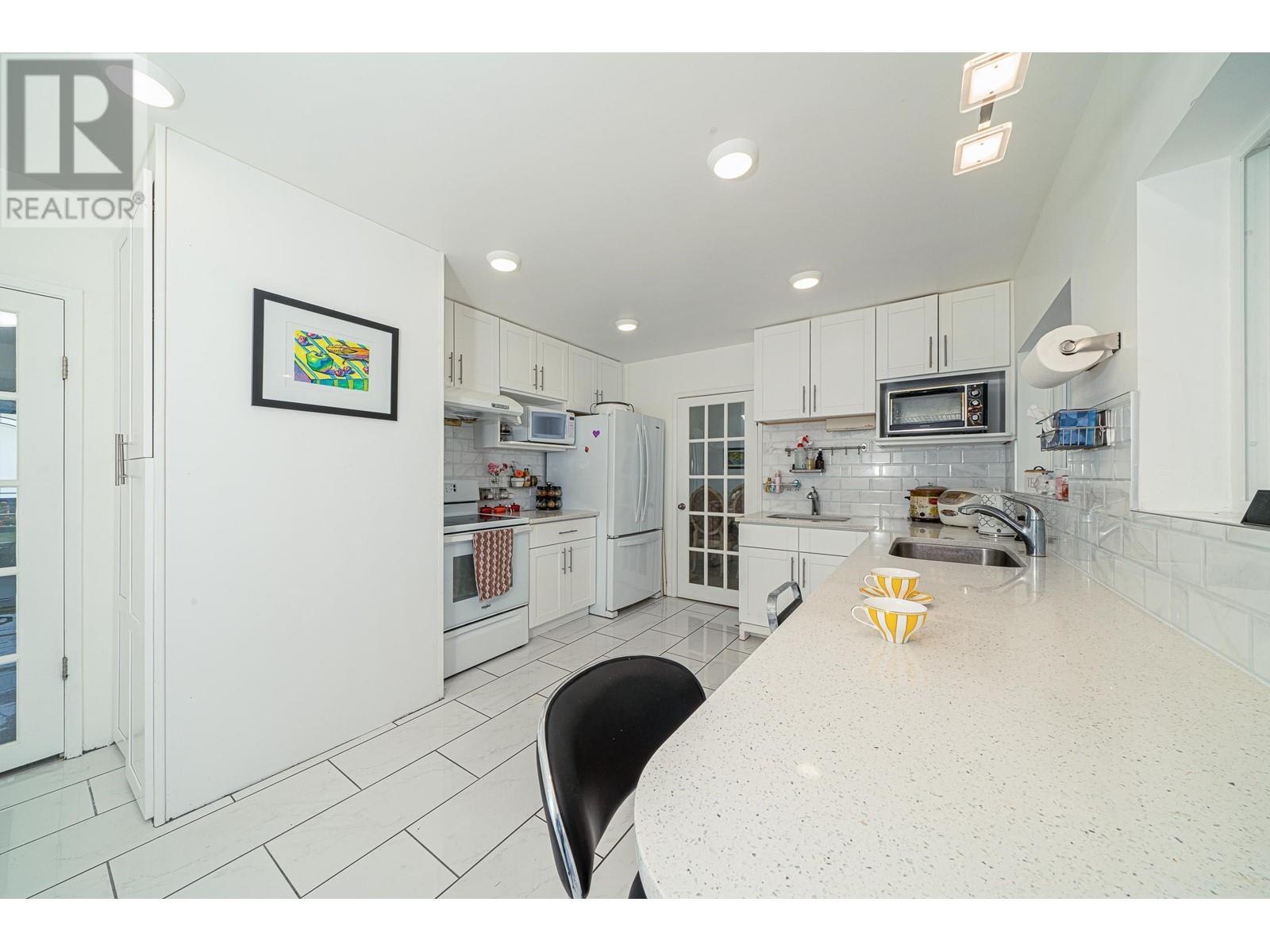 Listing Picture 18 of 39 : 4194 CHERRYWOOD CRESCENT, Burnaby / 本拿比 - 魯藝地產 Yvonne Lu Group - MLS Medallion Club Member