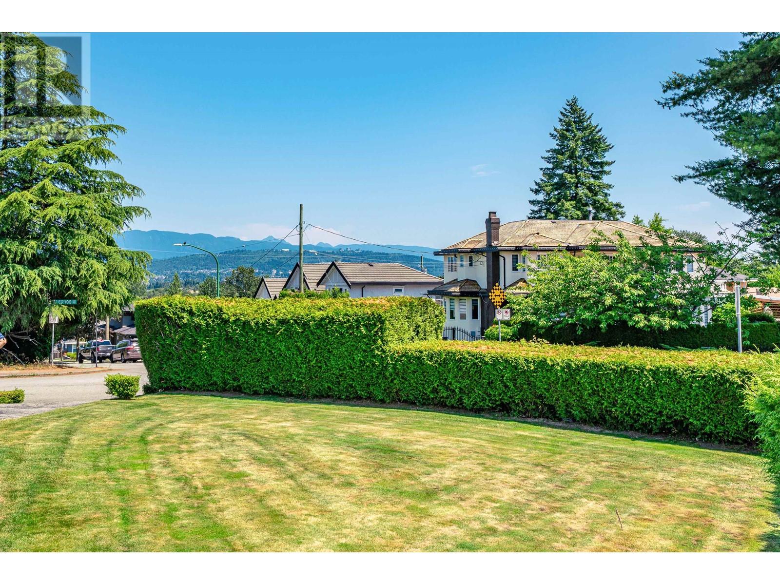 Listing Picture 4 of 39 : 4194 CHERRYWOOD CRESCENT, Burnaby / 本拿比 - 魯藝地產 Yvonne Lu Group - MLS Medallion Club Member
