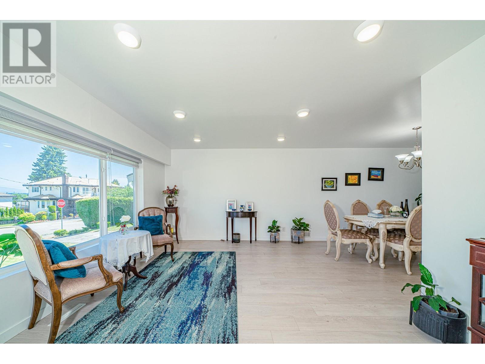 Listing Picture 10 of 39 : 4194 CHERRYWOOD CRESCENT, Burnaby / 本拿比 - 魯藝地產 Yvonne Lu Group - MLS Medallion Club Member
