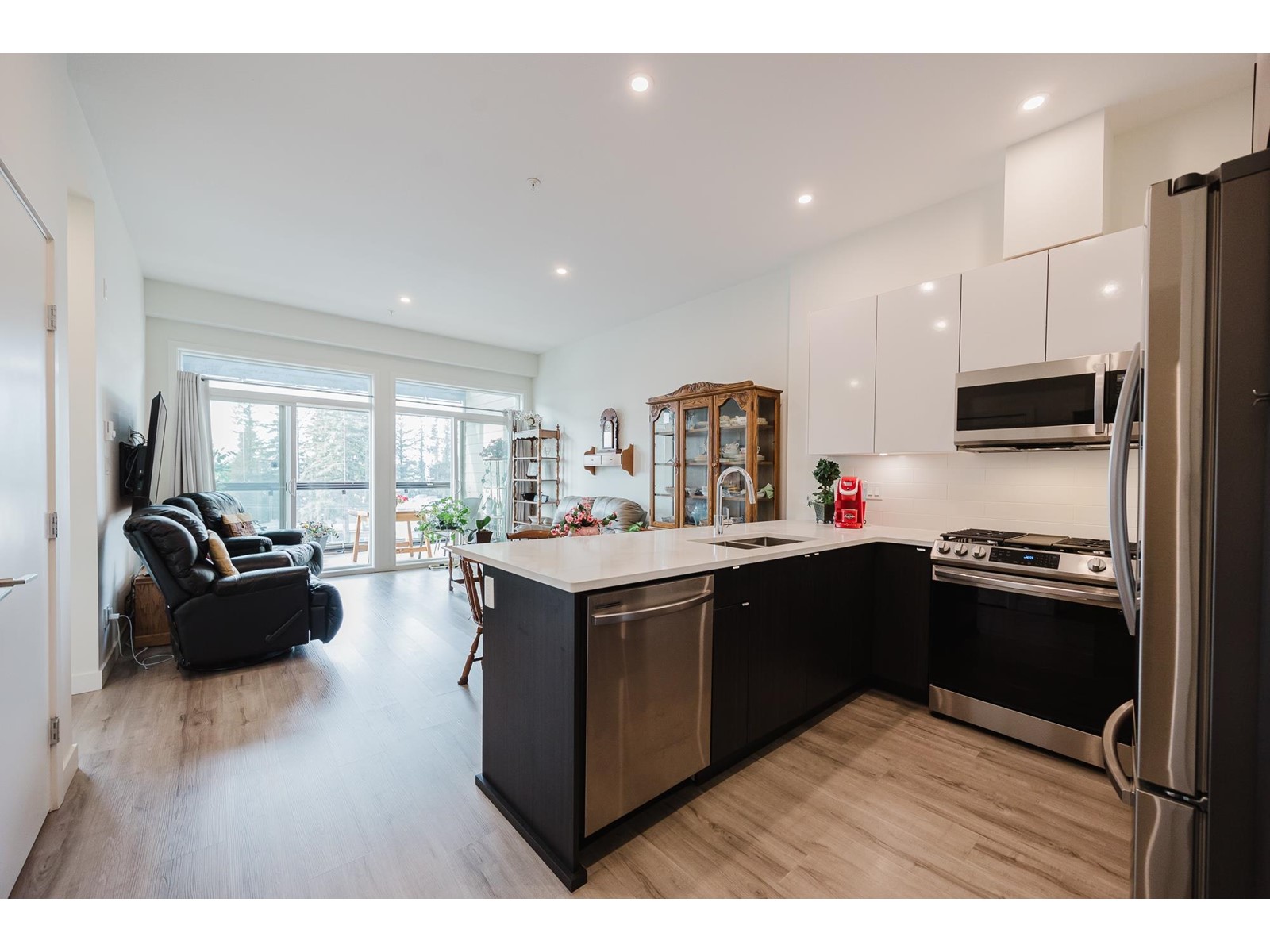 Property at 607 2649 JAMES STREET image 4