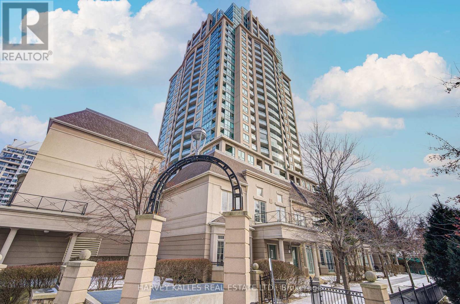 Th103 - 32 Kenaston Gardens, Toronto, Ontario  M2K 1G8 - Photo 1 - C11935448