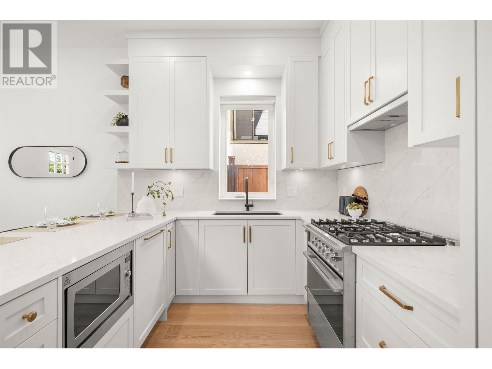 Listing Picture 10 of 30 : 1 312 E 40TH AVENUE, Vancouver / 溫哥華 - 魯藝地產 Yvonne Lu Group - MLS Medallion Club Member