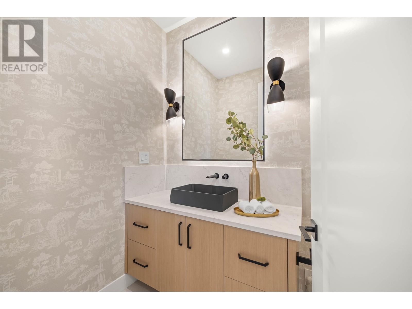 Listing Picture 11 of 30 : 1 312 E 40TH AVENUE, Vancouver / 溫哥華 - 魯藝地產 Yvonne Lu Group - MLS Medallion Club Member