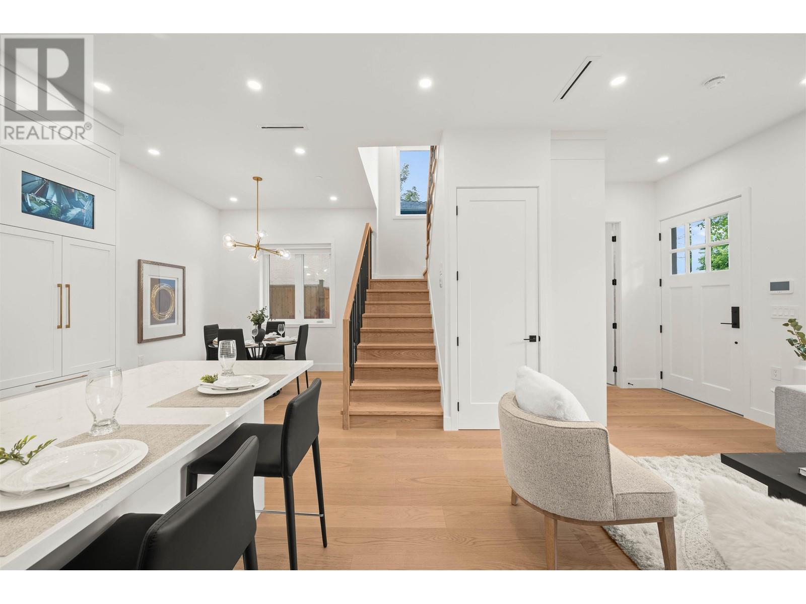 Listing Picture 13 of 30 : 1 312 E 40TH AVENUE, Vancouver / 溫哥華 - 魯藝地產 Yvonne Lu Group - MLS Medallion Club Member