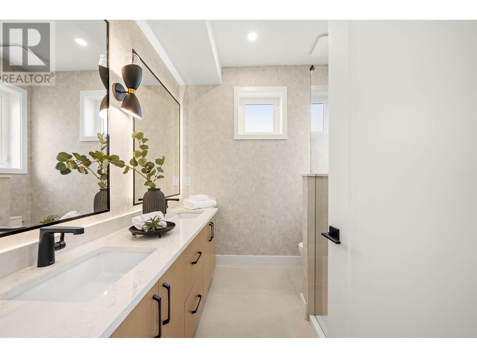 Listing Picture 17 of 30 : 1 312 E 40TH AVENUE, Vancouver / 溫哥華 - 魯藝地產 Yvonne Lu Group - MLS Medallion Club Member