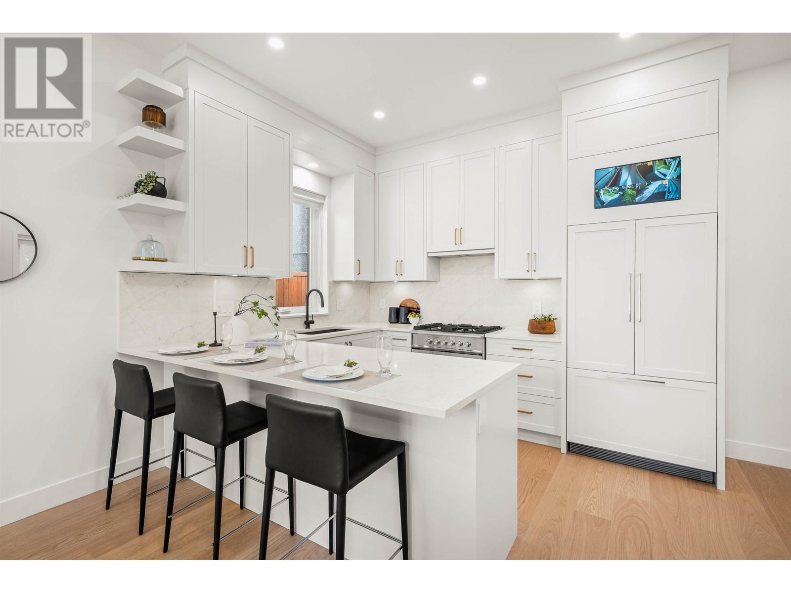 Listing Picture 2 of 30 : 1 312 E 40TH AVENUE, Vancouver / 溫哥華 - 魯藝地產 Yvonne Lu Group - MLS Medallion Club Member