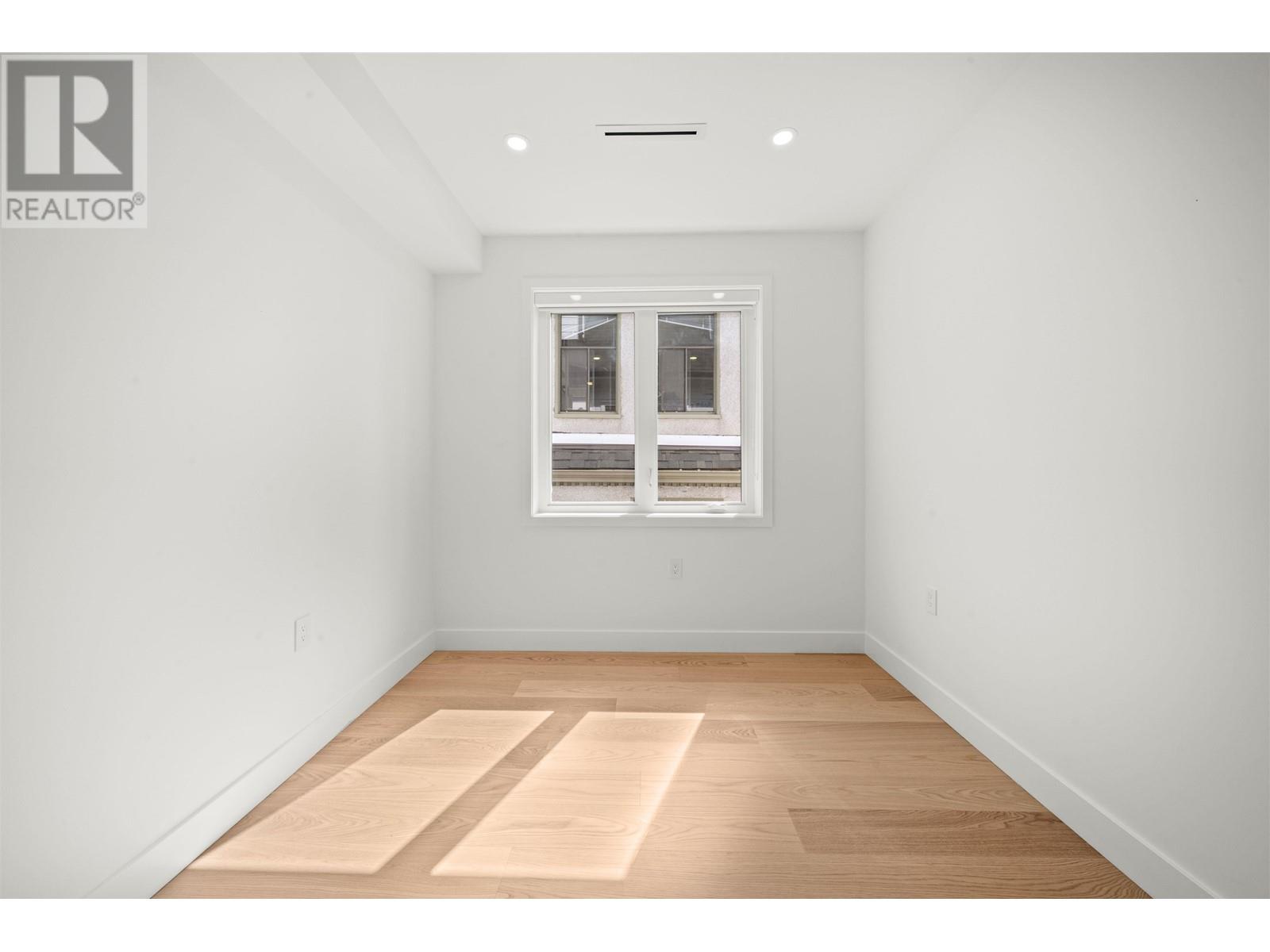 Listing Picture 21 of 30 : 1 312 E 40TH AVENUE, Vancouver / 溫哥華 - 魯藝地產 Yvonne Lu Group - MLS Medallion Club Member