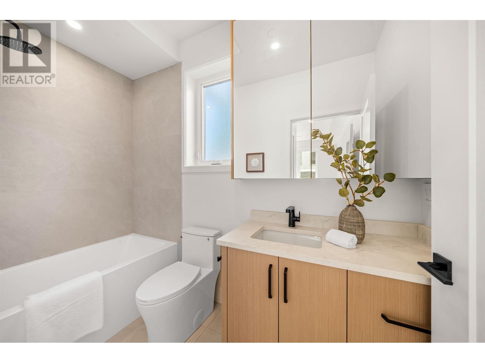 Listing Picture 22 of 30 : 1 312 E 40TH AVENUE, Vancouver / 溫哥華 - 魯藝地產 Yvonne Lu Group - MLS Medallion Club Member